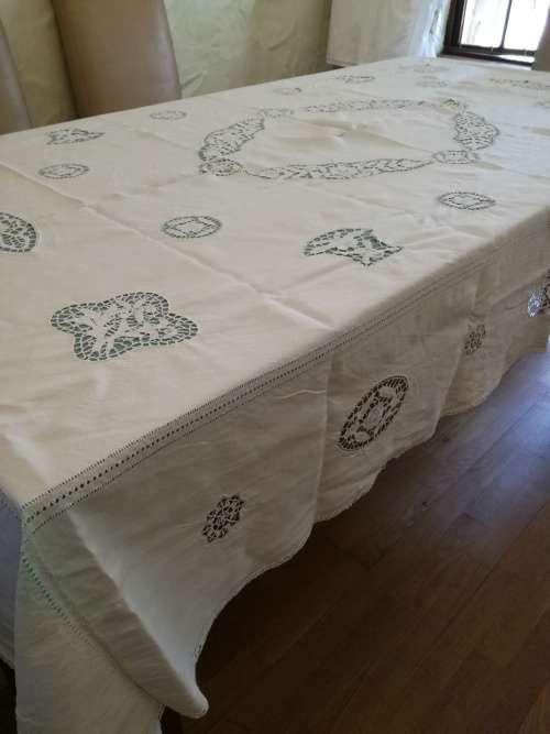 LARGE VINTAGE  LINEN WHITE TABLECLOTH - CROCHET LACE INSERTS - PERFECT