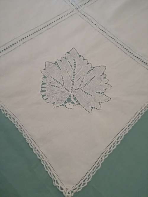 LARGE VINTAGE  LINEN WHITE TABLECLOTH - CROCHET LACE INSERTS - PERFECT