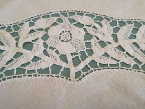 LARGE VINTAGE  LINEN WHITE TABLECLOTH - CROCHET LACE INSERTS - PERFECT