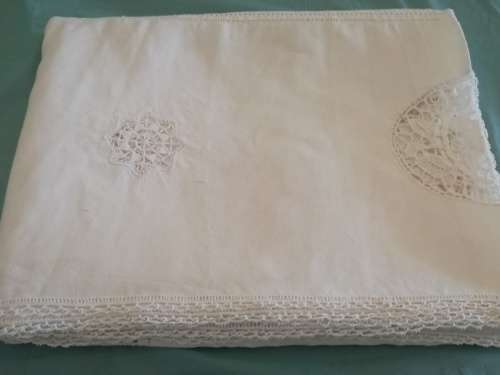 LARGE VINTAGE  LINEN WHITE TABLECLOTH - CROCHET LACE INSERTS - PERFECT