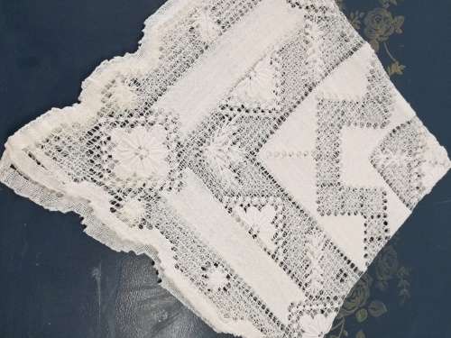 VINTAGE CROCHET COTTON TABLE TOPPER/TABLECLOTH
