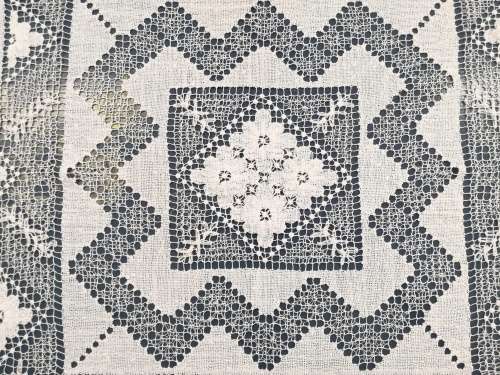 VINTAGE CROCHET COTTON TABLE TOPPER/TABLECLOTH