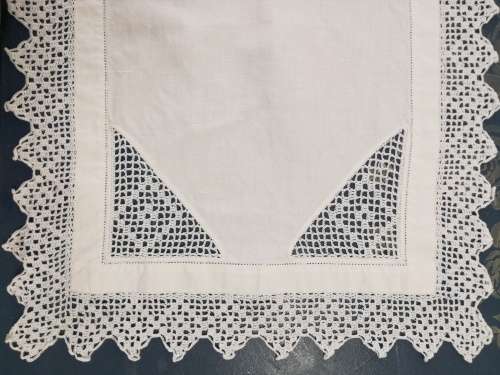 VINTAGE WHITE COTTON LACE TRAYCLOTH