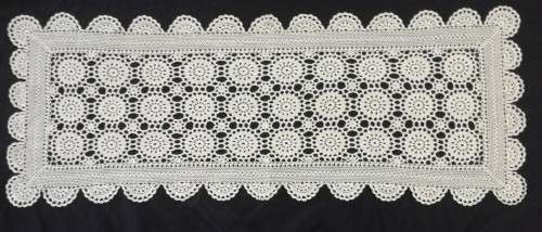 VINTAGE CROCHET WHITE TABLE RUNNER
