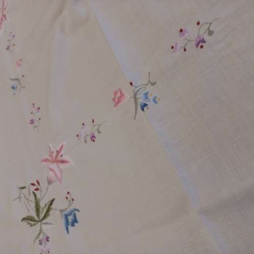 VINTAGE EMBROIDERED COTTON TABLECLOTH