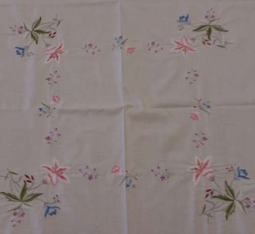 VINTAGE EMBROIDERED COTTON TABLECLOTH