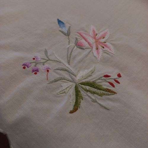 VINTAGE EMBROIDERED COTTON TABLECLOTH