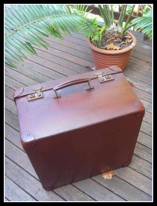 VINTAGE HATBOX/SUITCASE - NO. 3