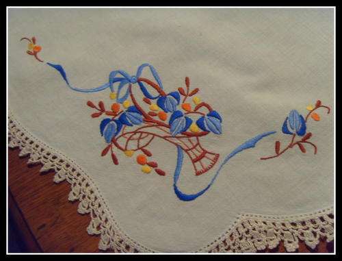 VINTAGE EMBROIDERED TRAY CLOTH