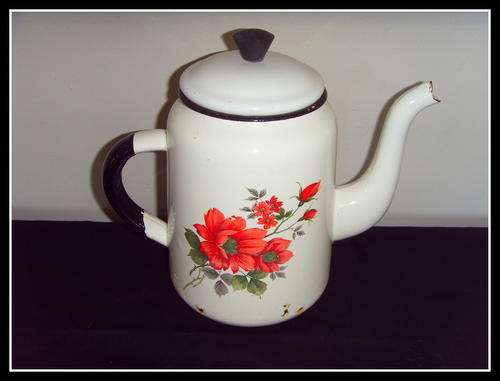 SHABBY VINTAGE H&H ENAMEL TEA-POT (RUSTED INSIDE) perfect for flowers or display