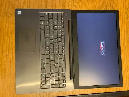 Lenovo V330-15IKB i5 8250U 18 8GB Ram 256 GB SSD 156 UHD Graphic Screen DVD RW