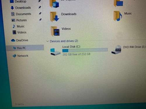 Lenovo V330-15IKB i5 8250U 18 8GB Ram 256 GB SSD 156 UHD Graphic Screen DVD RW