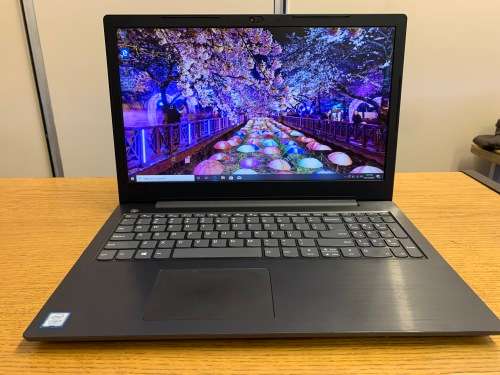Lenovo V330-15IKB i5 8250U 18 8GB Ram 256 GB SSD 156 UHD Graphic Screen DVD RW