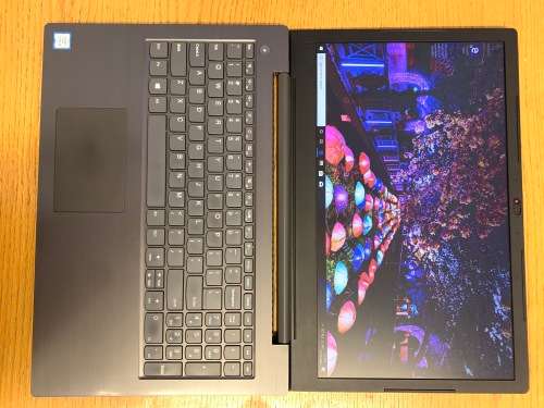 Lenovo V330-15IKB i5 8250U 18 8GB Ram 256 GB SSD 156 UHD Graphic Screen DVD RW