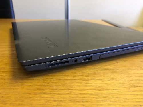 Lenovo V330-15IKB i5 8250U 18 8GB Ram 256 GB SSD 156 UHD Graphic Screen DVD RW