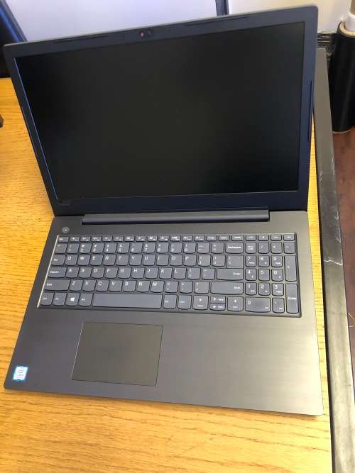 Lenovo V330-15IKB i5 8250U 18 8GB Ram 256 GB SSD 156 UHD Graphic Screen DVD RW