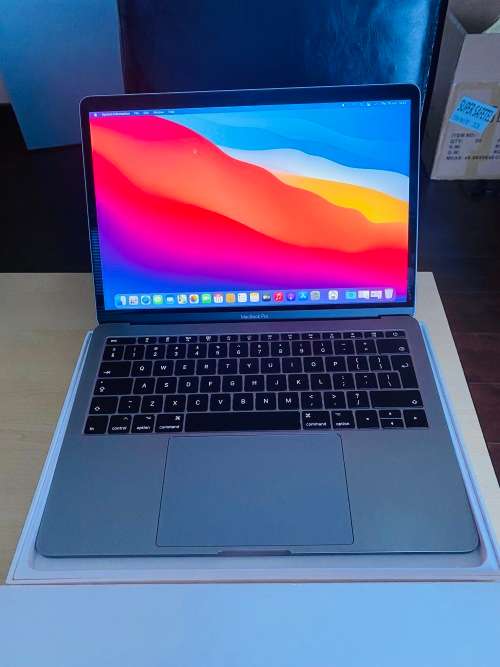 Apple MacBook Pro 2017 module, 13.3-inch Retina  LED-Backlight  intel Core i5-2.3GHz  8GB Ram  128GB