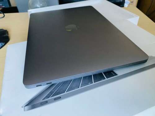 Apple MacBook Pro 2017 module, 13.3-inch Retina  LED-Backlight  intel Core i5-2.3GHz  8GB Ram  128GB