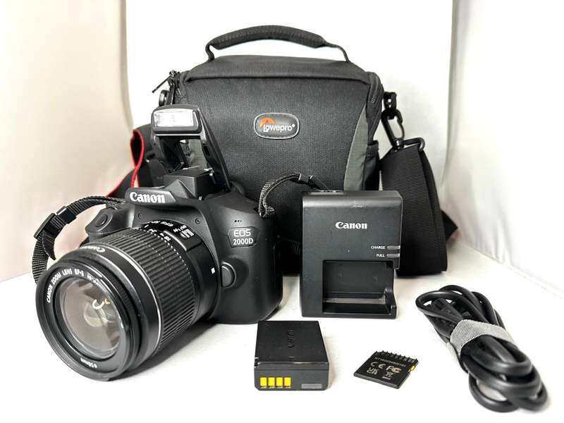 Canon EOS2000D with Lens and accessories  Excellent condition as new