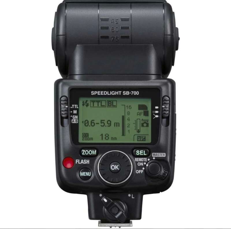 NIKON SPEEDLIGHT SB-700
