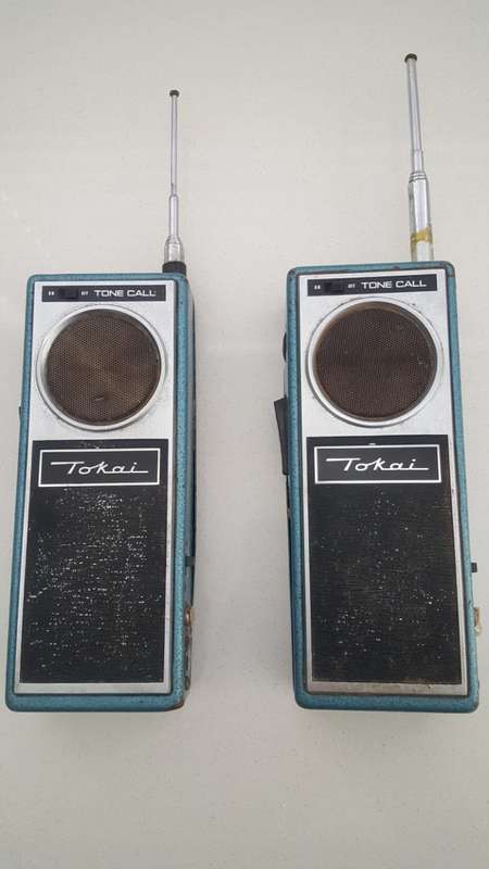 2 VINTAGE TOKAI MODEL TC 512 CITIZEN BAND TRANSCEIVER WALKIE TALKIE RADIOS
