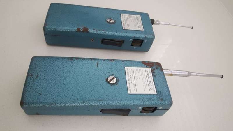 2 VINTAGE TOKAI MODEL TC 512 CITIZEN BAND TRANSCEIVER WALKIE TALKIE RADIOS