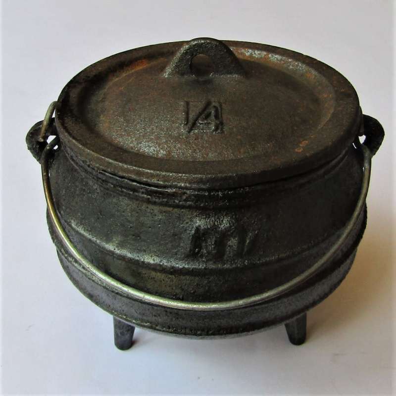 Old Cast Iron 1/4 Small Potjie Pot
