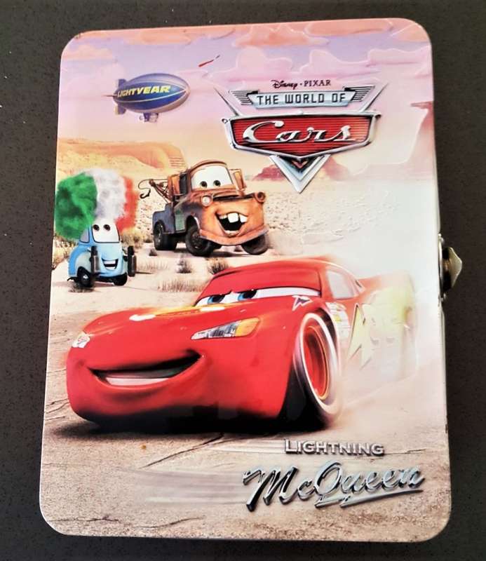 Disney Lightning McQueen 18 Car Tin Metal Carry Case