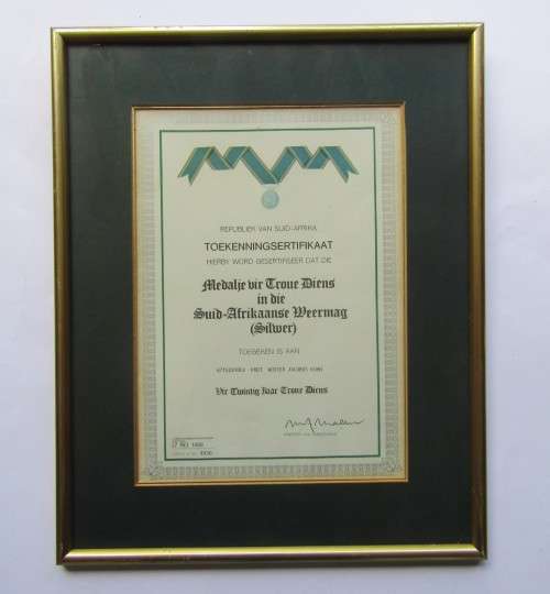 1988 SADF Medalje vir 20 Jaar Troue Diens Award Certificate to a Kmdt.