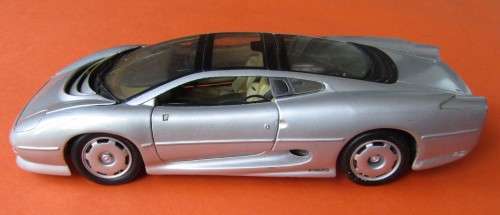 Maisto XJ220 Jaguar 1/18 Scale Car