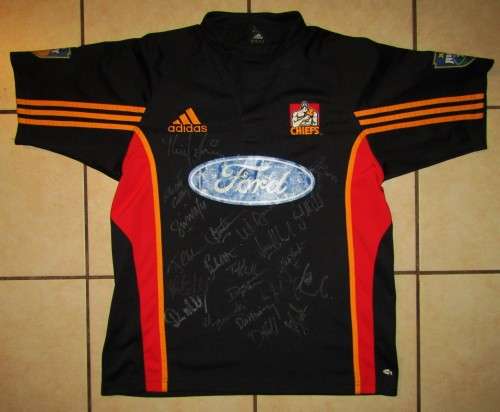 Team Signed Chiefs Super 12 Players Rugby Jersey