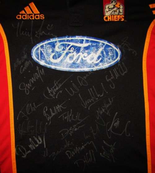 Team Signed Chiefs Super 12 Players Rugby Jersey