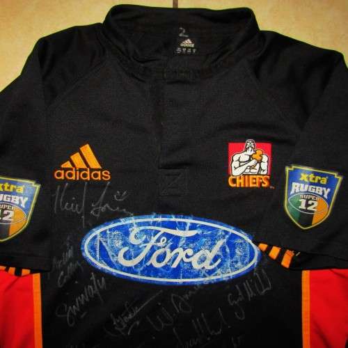 Team Signed Chiefs Super 12 Players Rugby Jersey