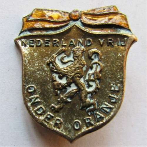 Old Nederland Vrij Onder Oranje Lapel Pin Badge