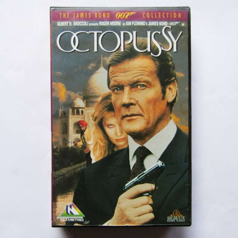 Octopussy - James Bond 007 - Movie VHS Tape (1995)