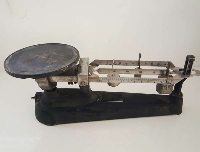 Vintage Metal Scale with 3 Weights