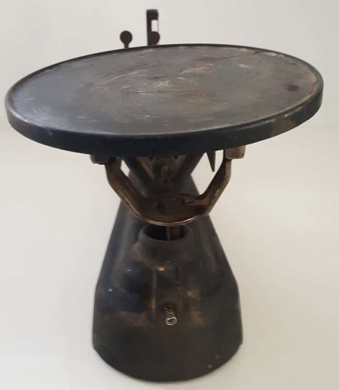 Vintage Metal Scale with 3 Weights