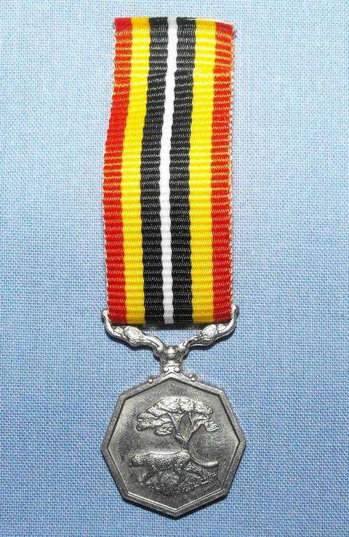 SADF SOUTHERN AFRICA CROSS BORDER OPERATIONS MINIATURE MEDAL