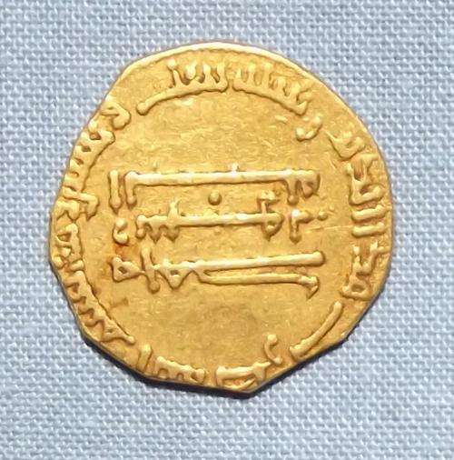 ANCIENT ISLAMIC GOLD COIN
