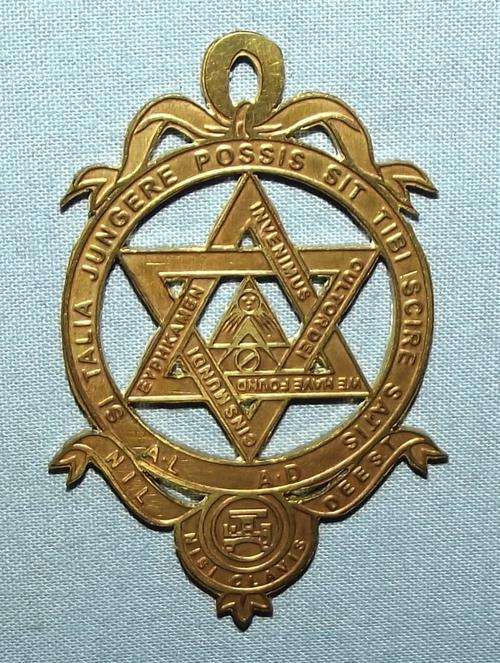 Vintage Masonic Free Mason Gilt Medal