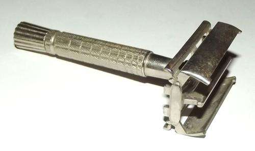 Vintage GILLETTE Silver Tone Twist to Open Safety Razor