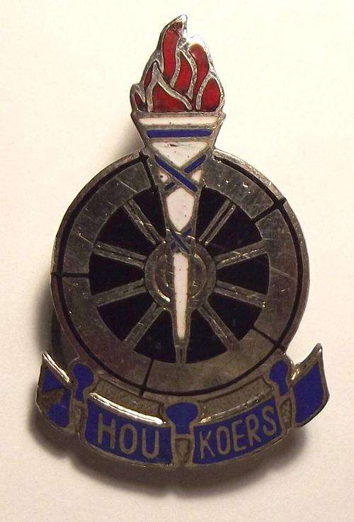 Old Voortrekkers Hou Koers Metal Cap Badge