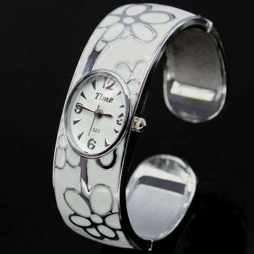 NEW FREESKY WHITE LADIES QUARTZ BRACELET WATCH