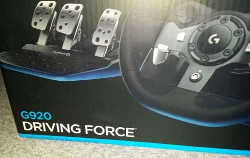 Logitech G920 Driving Force Racing Wheel / Works with XBOX one and PC / Dual-Motor Force / Easy-Acce