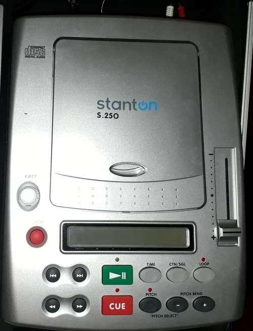 STANTON DJ SUITCASE 2 CD PLAYERS S.250 with MIXER STANTON SMX.211 GOOD COND
