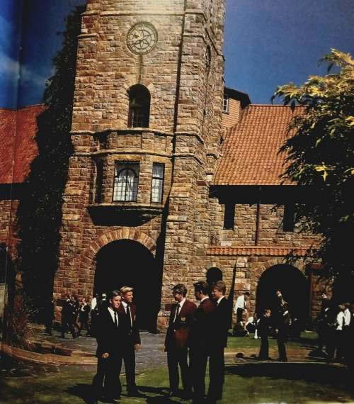 Historic schools of South Africa: An ethos of excellence  by Hawthorne, Peter-In slipcase