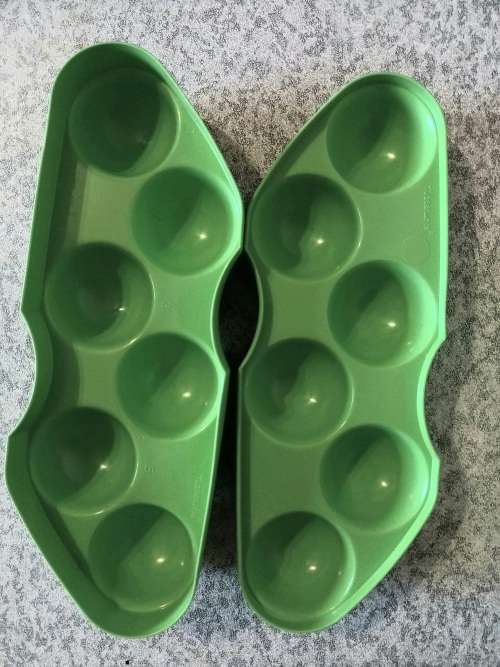 Tupperware Egg Storer/Keeper/Carrier-Rare Find-Ideal for Party or Camping