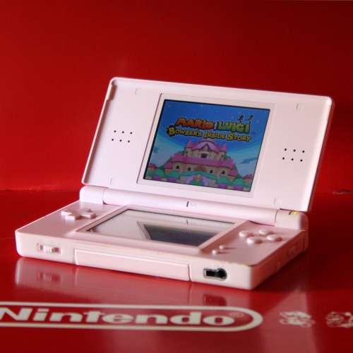 Nintendo DS lite console + 3 Games(incl.:Mario & Luigi: Bowser's Inside Story)!