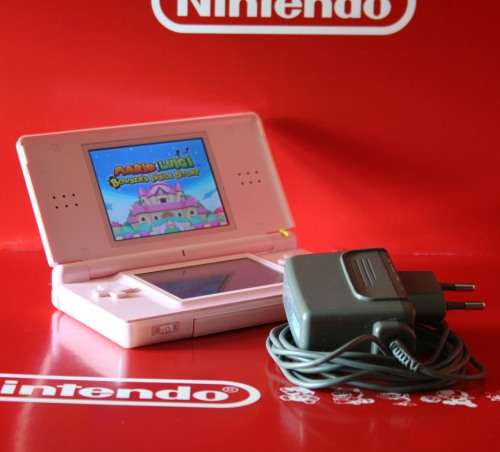 Nintendo DS lite console + 3 Games(incl.:Mario & Luigi: Bowser's Inside Story)!