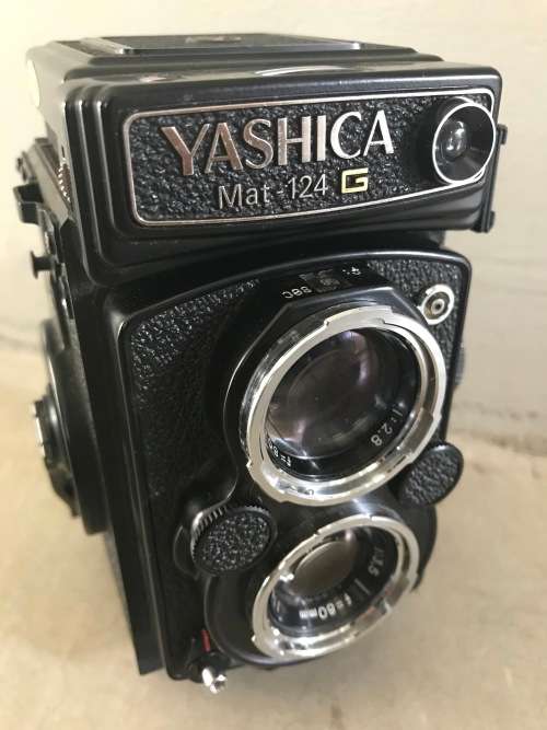 Yashica Mat-124G